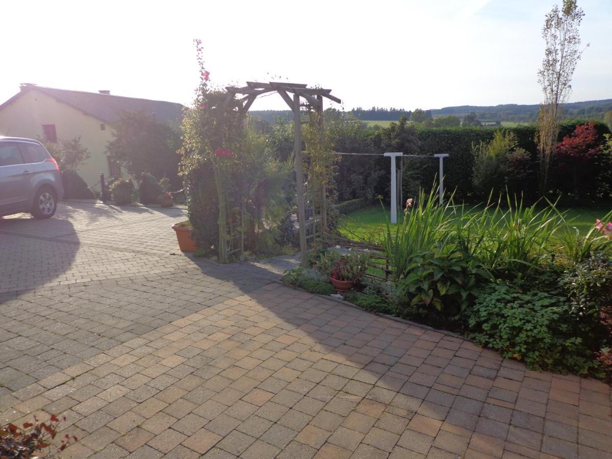 Le Chant Du Merle Bed & Breakfast Neufchâteau